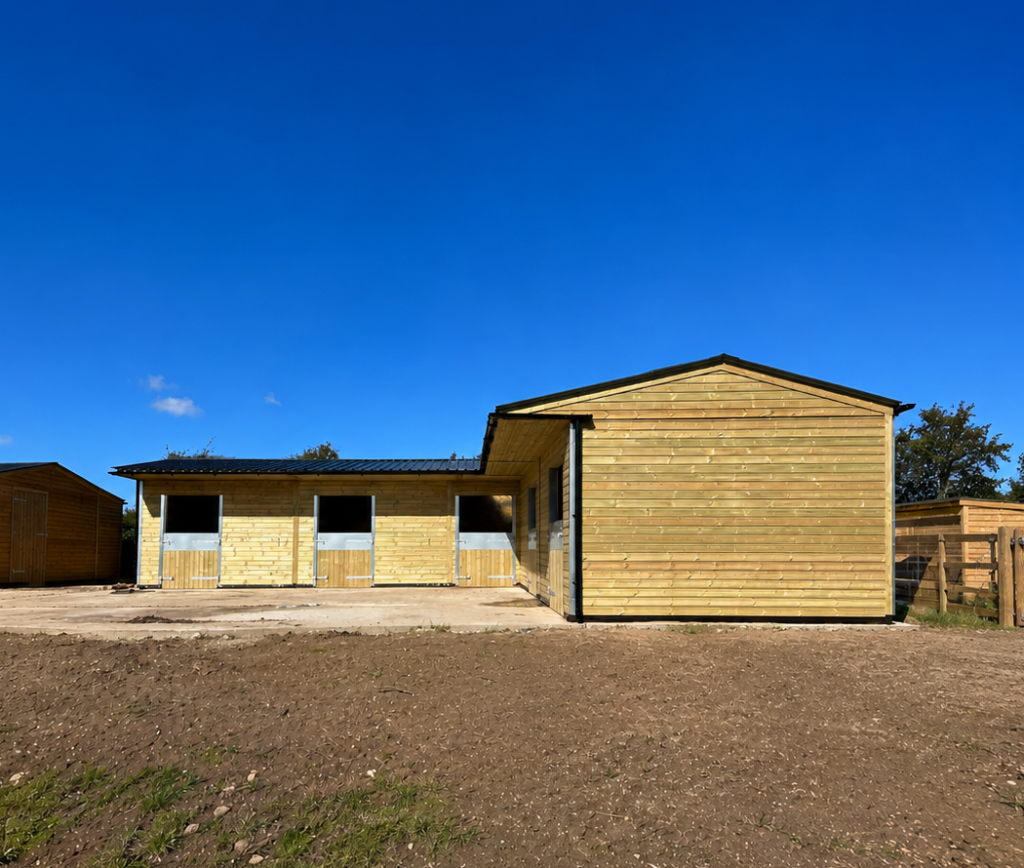 5 Stable L Shape | Timber Stable Block with 18′ Corner Bay
