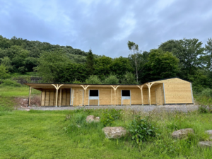 L-Shape Stable with Tack, Workshop & Covered Area