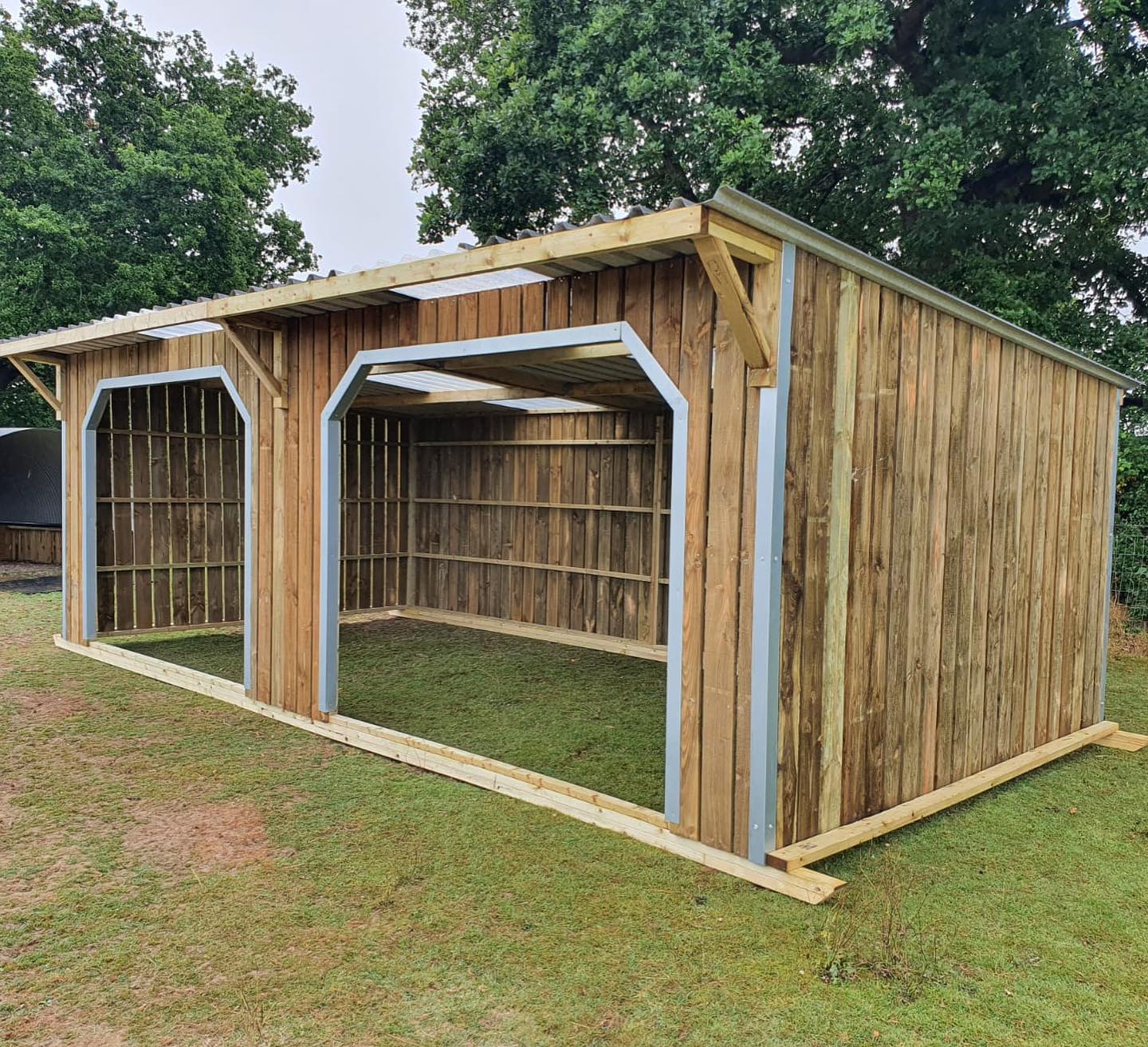 Alpaca Shelter double open fronted
