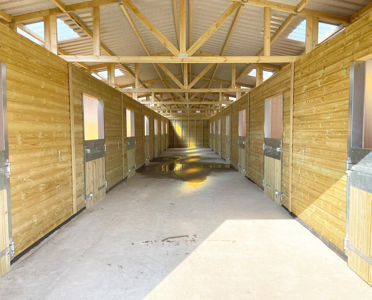 American Barn 14 Stables