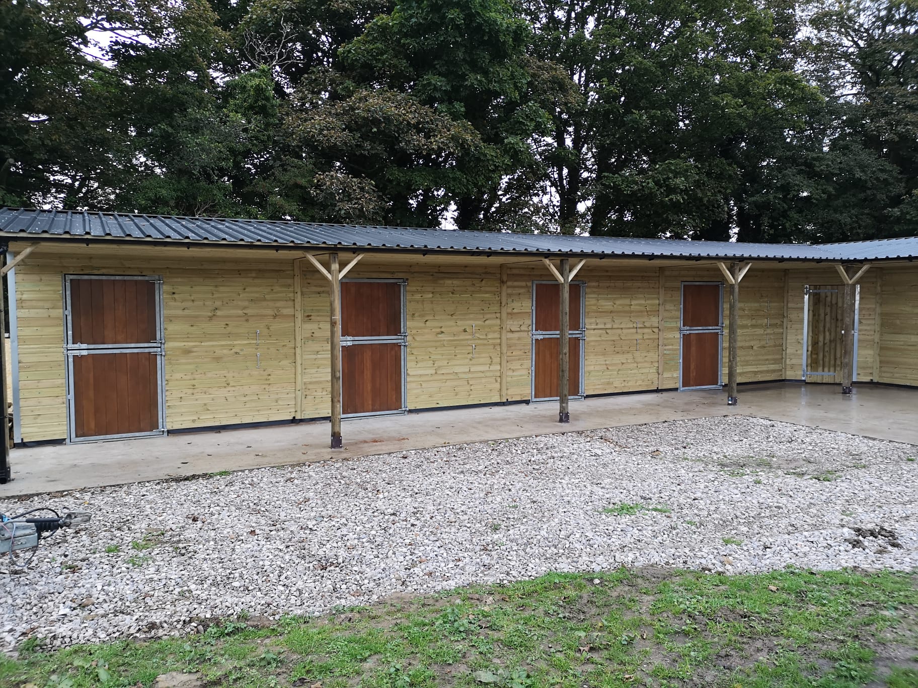 L-Shape with Premium Stable Doors -3