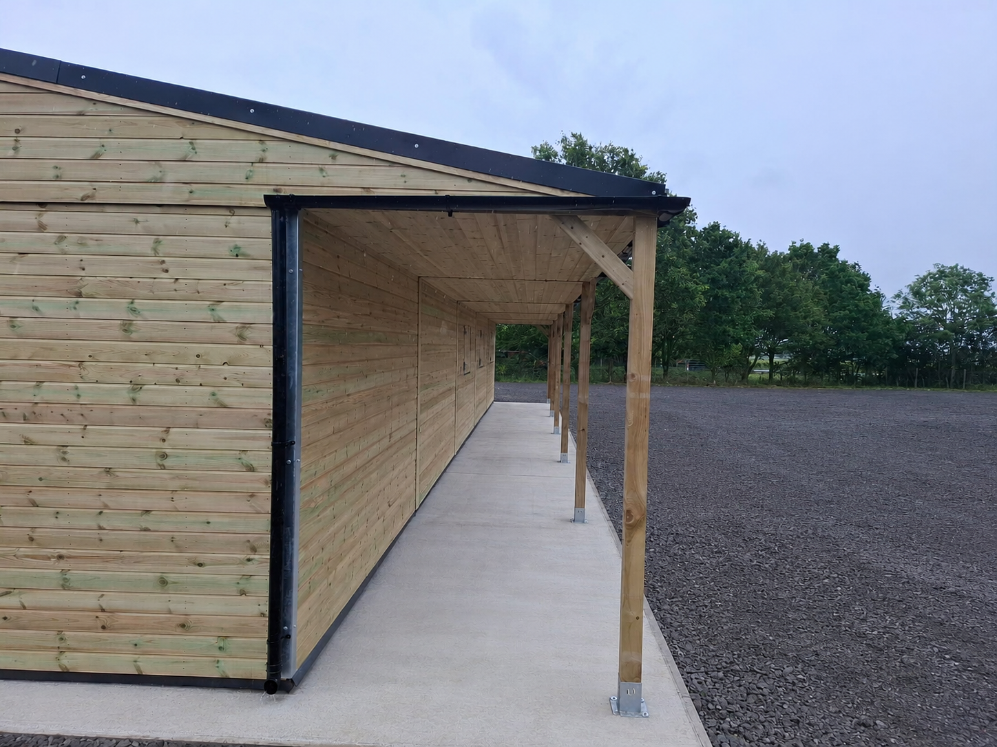 Open-fronted 36x60 American barn designed for an equestrian yard