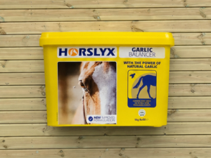Horslyx garlic 5kg leaning against a timber stable building